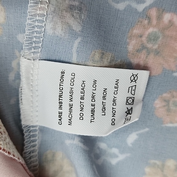 ⭐️3/ $30⭐️ Made with ❤️ Boho Chic Red Blue Floral Half Sleeves Top Size M - Picture 11 of 12